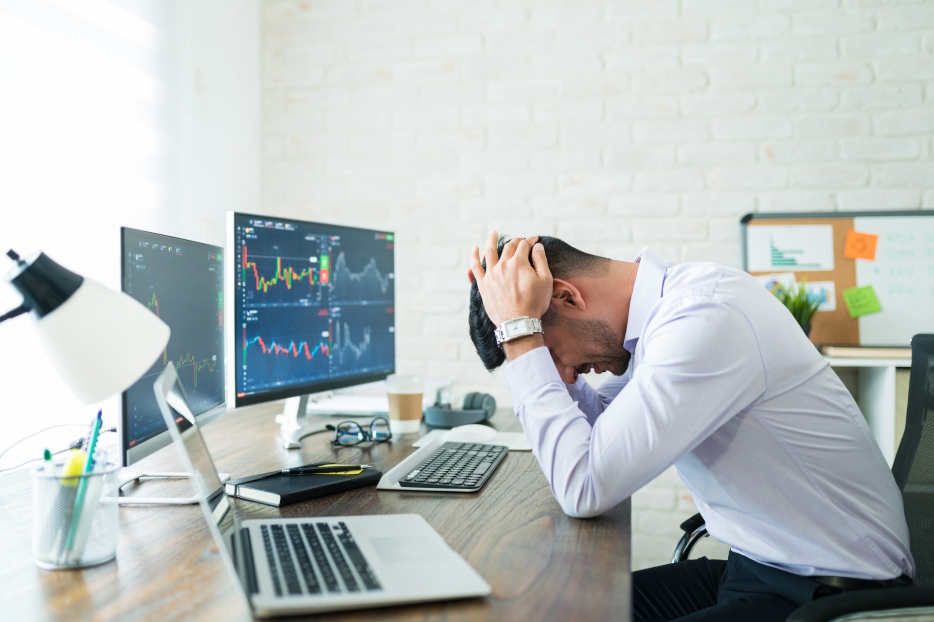 Gặp rào cản tài chính, khó báo cáo thuế hoặc huy động vốn mở rộng.